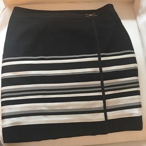 WHBM side zip skirt fully lined skirt.